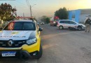 Acidente envolvendo carro e moto deixa homem ferido no bairro Pinheirinho