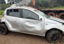 Jovem fica ferido após carro sair da pista e cair em ribanceira na BR-280