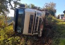 Tombamento de carreta é registrado na BR 163