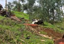 Caminhão sai da pista e tomba em ribanceira na SC-154