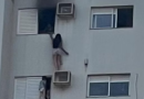 Mulher arriscou a vida para resgatar mãe e criança em incêndio em Cascavel