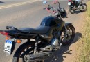 Condutora de moto fica ferida após colidir em traseira de caminhonete