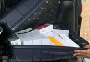 Denúncia leva Choque Canil a apreender celulares e vinhos em fundo falso de carros