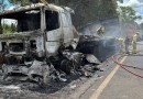 Caminhão é destruído por incêndio na BR-158