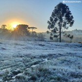 Frente fria traz chuva para o Sul e deve avançar nos próximos dias; frio começa na quarta