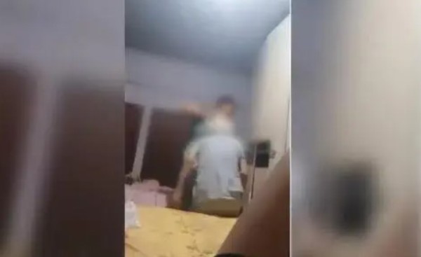 Mulher é presa após agredir a mãe de 86 anos 