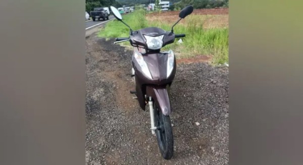 Duas mulheres ficam feridas após queda de moto na PR-180