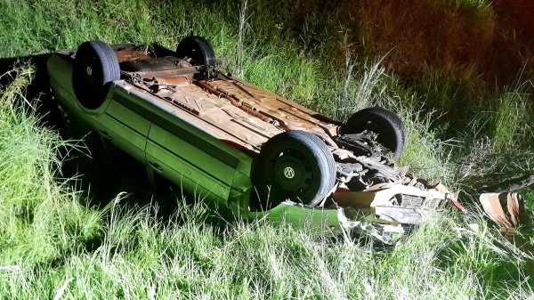 Casal se envolve em capotamento na BR 163