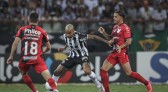 Atlético-MG larga com vantagem e quer impedir milagre do Athletico-PR