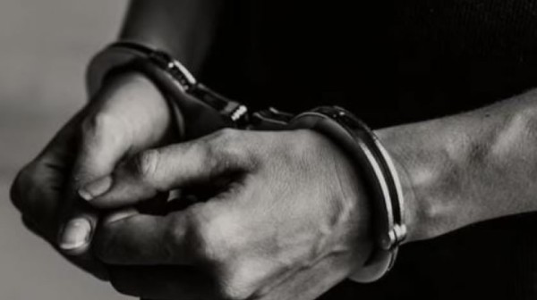 Homem é preso por porte ilegal de arma de fogo