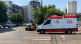 Motociclista fica ferido ao ser atingido por veículo na Rua Ponta Grossa