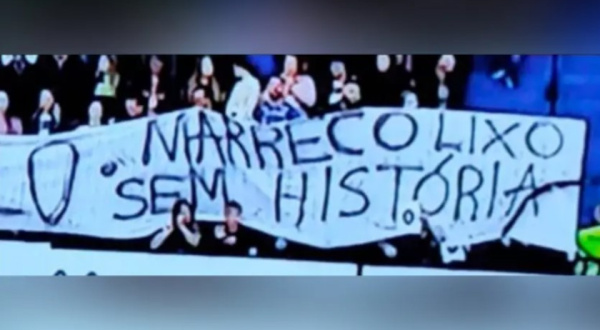 Marreco divulga nota de repúdio após faixa ofensiva exibida pela torcida do Pato