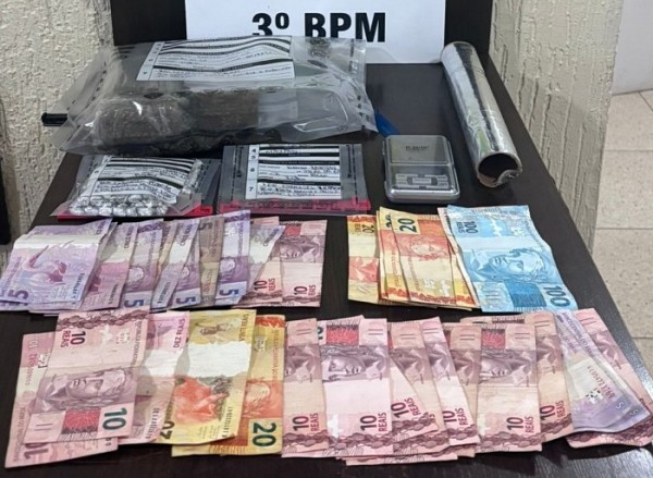 Polícia apreende drogas e detém suspeitos por tráfico