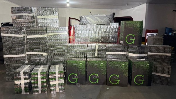 PRE apreende caminhonete carregada com mais de 2,5 mil pacotes de cigarros contrabandeados