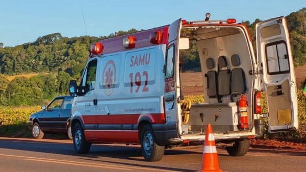 Acidente entre carro e moto na PR 493