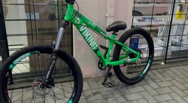 Adolescente fica ferido após colisão entre carro e bicicleta