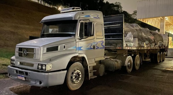 Carreta com 20 toneladas de cobre é apreendida