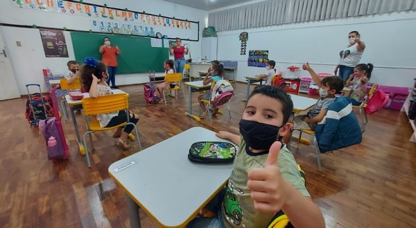Prevenção à covid-19 na volta às aulas depende da comunidade escolar