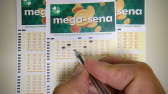 Mega-Sena sorteia nesta sexta-feira prêmio acumulado em R$ 105 milhões