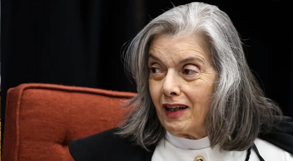 Cármen Lúcia forma maioria pela condenação de Bolsonaro e aliados