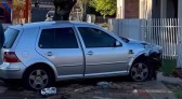 Colisão entre Corsa e Golf deixa duas pessoas feridas