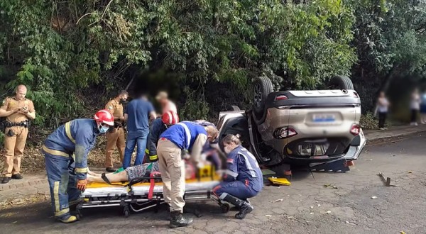 Capotamento no bairro Nossa Senhora Aparecida