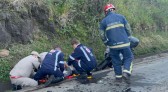 Homem fica ferido em colisão entre moto e caminhão, na PR 566