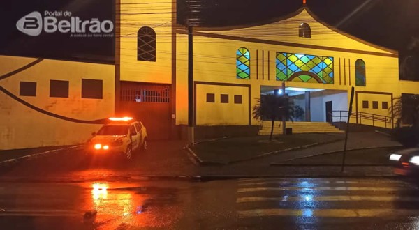Mulher dá garrafada em ex e acaba ferida durante briga em bar