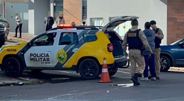 Motorista embriagado é preso após colisão entre carro e moto no bairro Cristo Rei; motociclista ficou ferido
