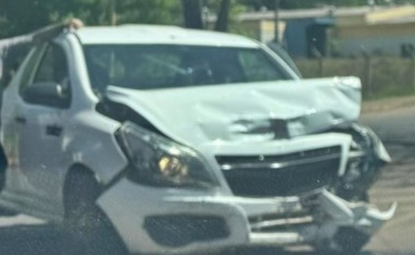 Colisão envolve dois automóveis na Avenida Silvio Antônio Barbieri