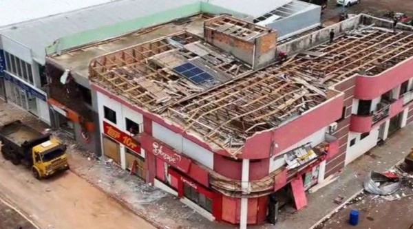 Adolescente é apreendido após furtar loja destruída por tornado em Rio Bonito do Iguaçu