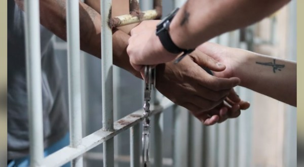 Homem tenta furtar veículo durante a madrugada e acaba preso