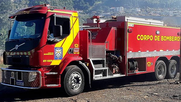 Corpo de Bombeiros atende princípio de incêndio em barracão na rua União da Vitória