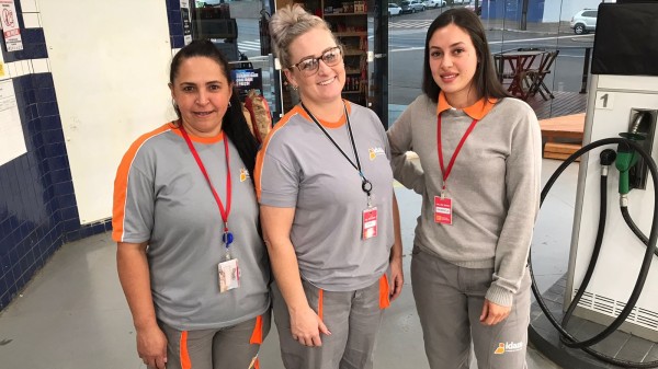 Conheça as meninas do Posto. Que com seu bom-humor e competência cativam todos em Posto de Gasolina
