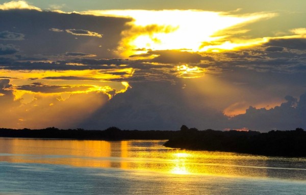 Com fim do fenômeno La Niña, fevereiro terá tempo abafado e chuvas de verão