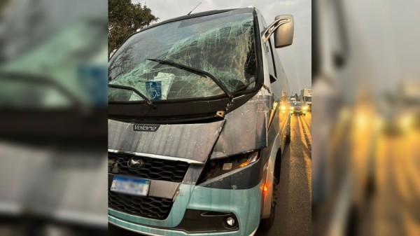 Ônibus da saúde de Realeza se envolve em acidente