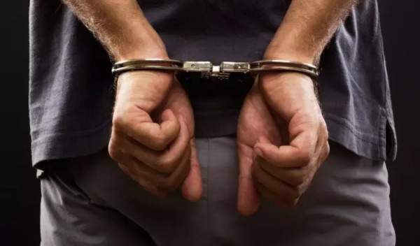 Homem é preso após ameaçar matar a própria mãe