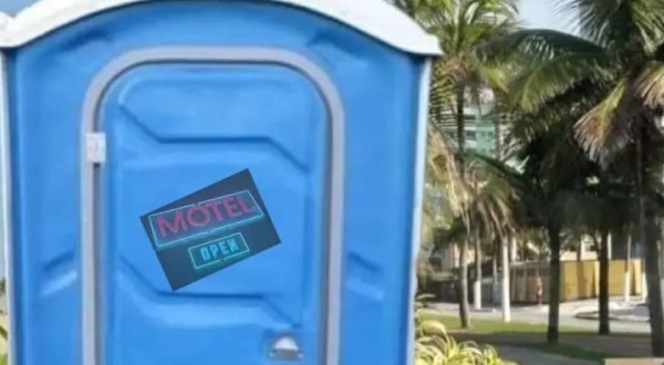 Dupla rouba banheiro químico para transformar em motel