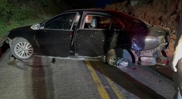 Motorista fica ferido após sair da pista e veículo rodopiar na PR-180