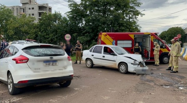 Duas pessoas se ferem em acidente de trânsito no Vila Nova