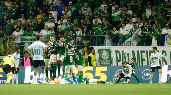Palmeiras vence o Grêmio com gol relâmpago e encosta no líder Cruzeiro