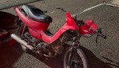 Motociclista sofre ferimentos após colisão com carro
