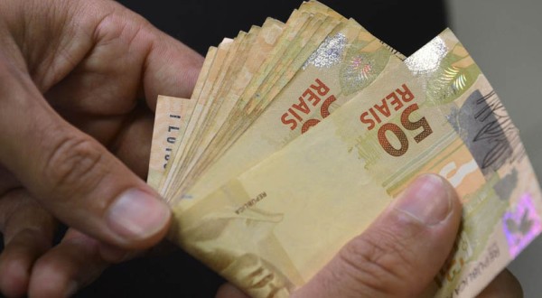 Como funcionará o “Pé-de-Meia”, que dará R$ 2 mil ao ano a estudantes de baixa renda do Ensino Médio