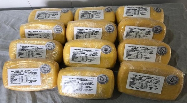 Produtor é preso em feira e 75 queijos são jogados fora em SC