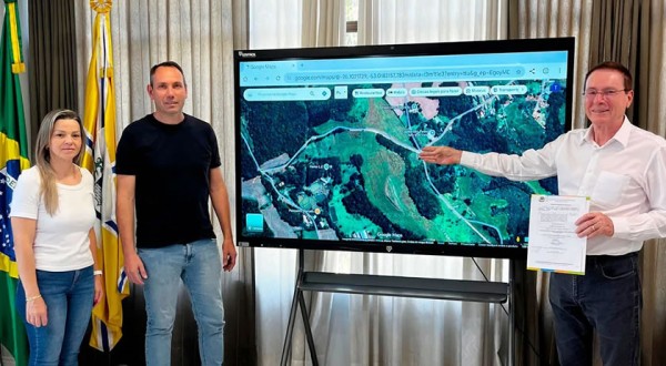 Prefeito Pedron autoriza construção de calçamento na Linha Macagnan