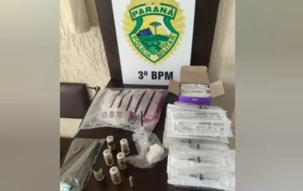 PM descobre ponto de tráfico, prende traficante e apreende grande quantidade de drogas