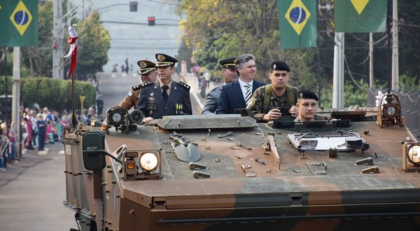 Milhares de pessoas acompanharam o desfile Cívico-Militar de 7 de setembro no novo Espaço Cívico de Beltrão