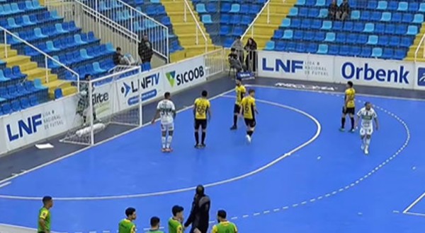 Marreco sofre dois gols nos segundos finais e perde para o Tubarão pela LNF