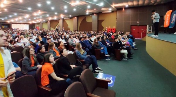 Mais de 900 alunos participaram da Feira das Profissões no Cesul