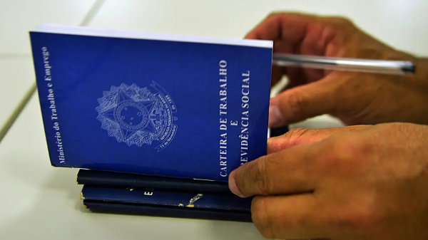 Desemprego cai para 6,8% no trimestre encerrado em julho